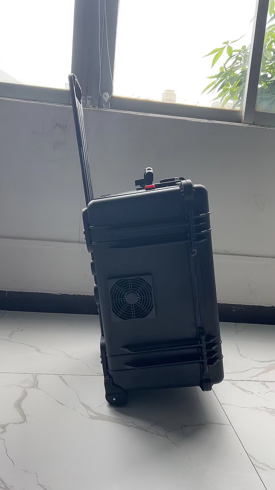荣昌手拉箱型移动通信干扰器